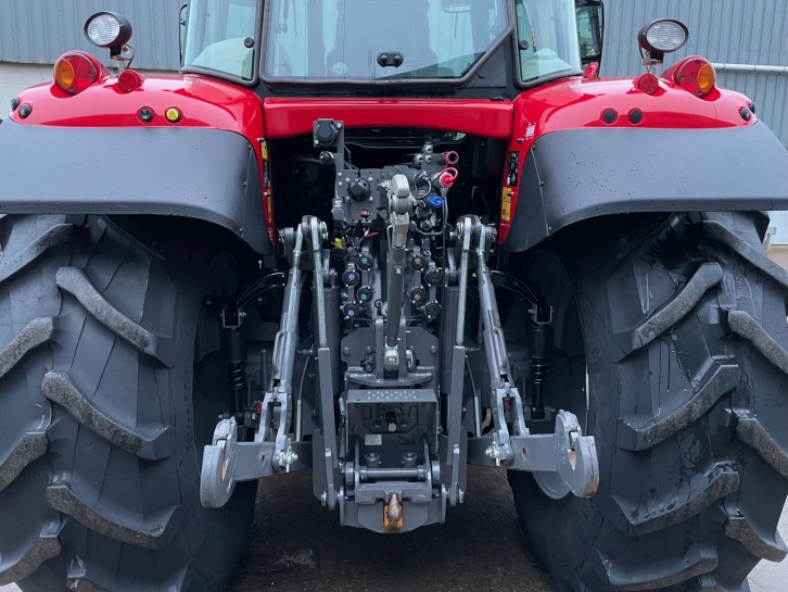 Massey Ferguson 6715S
