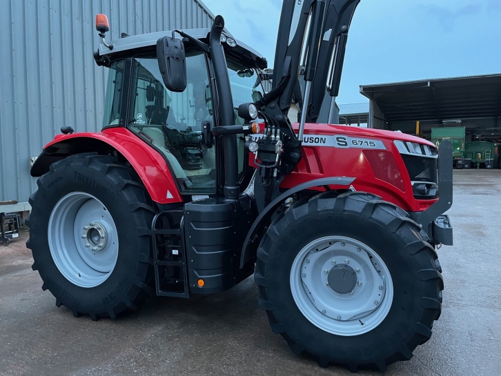 Massey Ferguson 6715S