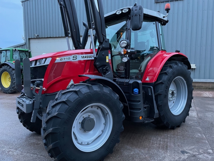 Massey Ferguson 6715S