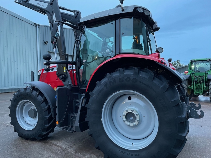 Massey Ferguson 6715S