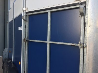 Ifor Williams HB505 horse box trailer