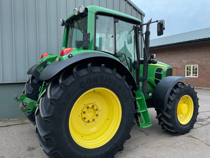 John Deere 6930