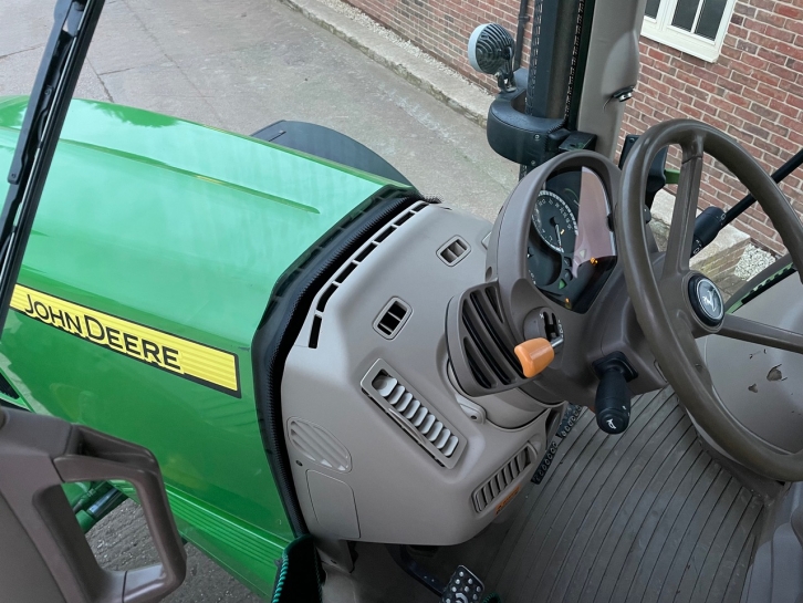 John Deere 6930