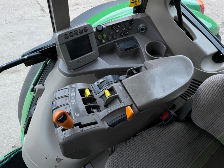 John Deere 6930