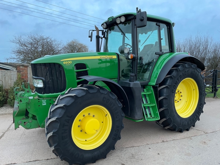 John Deere 6930