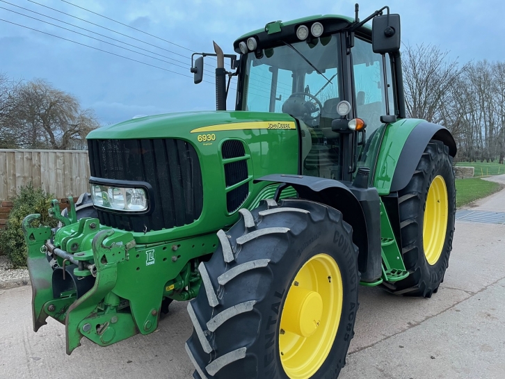 John Deere 6930