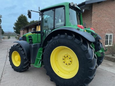 John Deere 6930