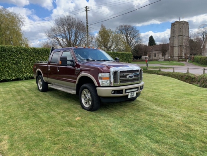 Ford F-250 pickup 6.4 V8 turbo diesel