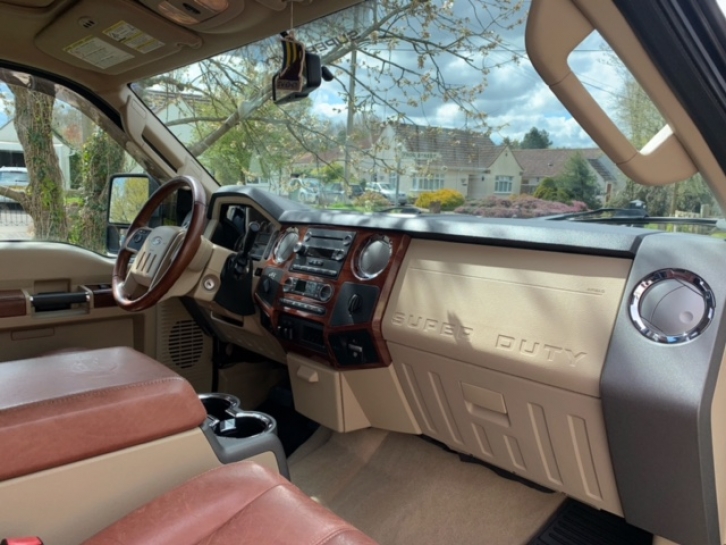 Ford F-250 pickup 6.4 V8 turbo diesel
