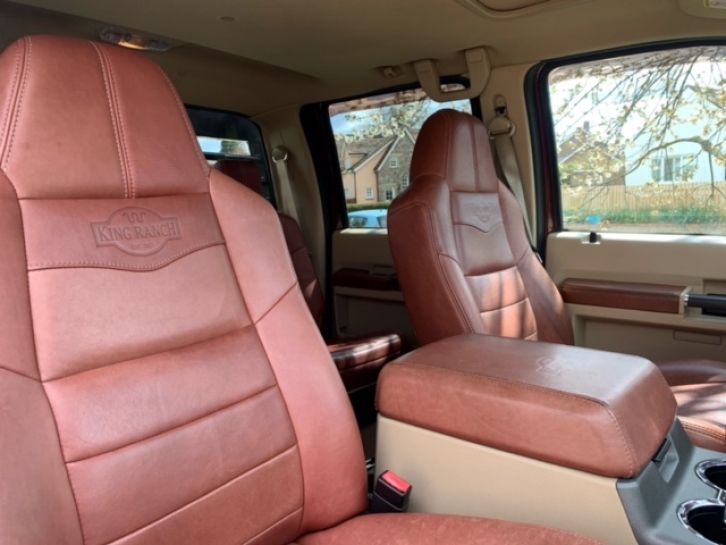 Ford F-250 pickup 6.4 V8 turbo diesel