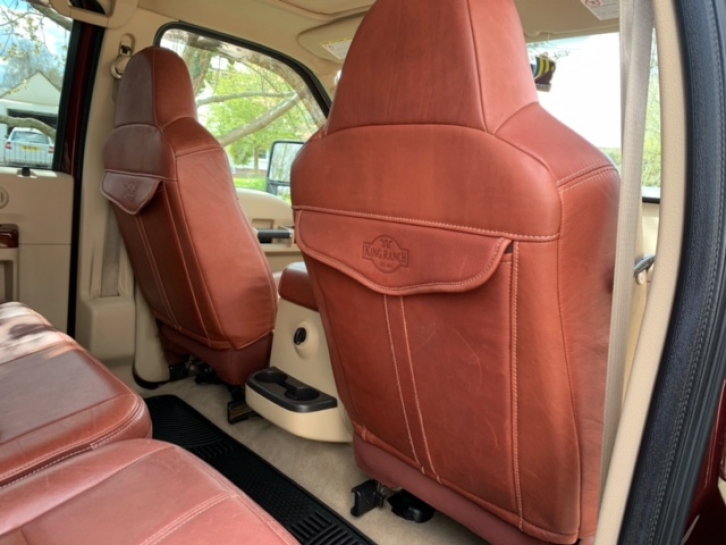 Ford F-250 pickup 6.4 V8 turbo diesel