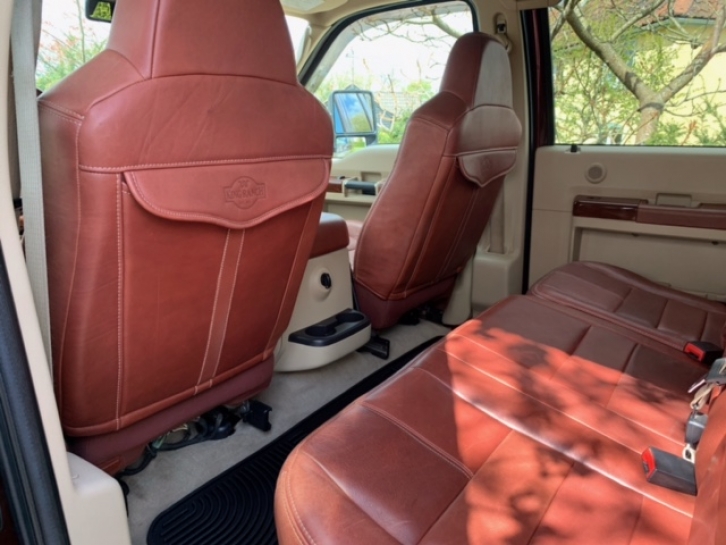 Ford F-250 pickup 6.4 V8 turbo diesel