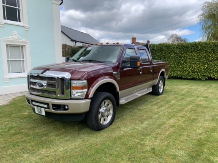 Ford F-250 pickup 6.4 V8 turbo diesel