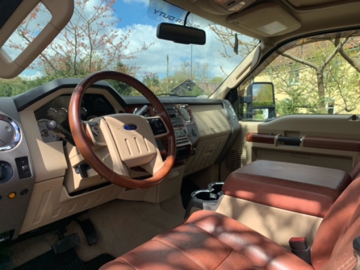 Ford F-250 pickup 6.4 V8 turbo diesel