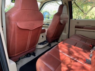 Ford F-250 pickup 6.4 V8 turbo diesel