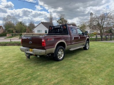 Ford F-250 pickup 6.4 V8 turbo diesel