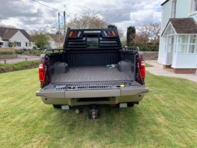 Ford F-250 pickup 6.4 V8 turbo diesel