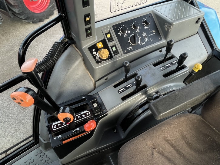 New Holland 8340 SLE
