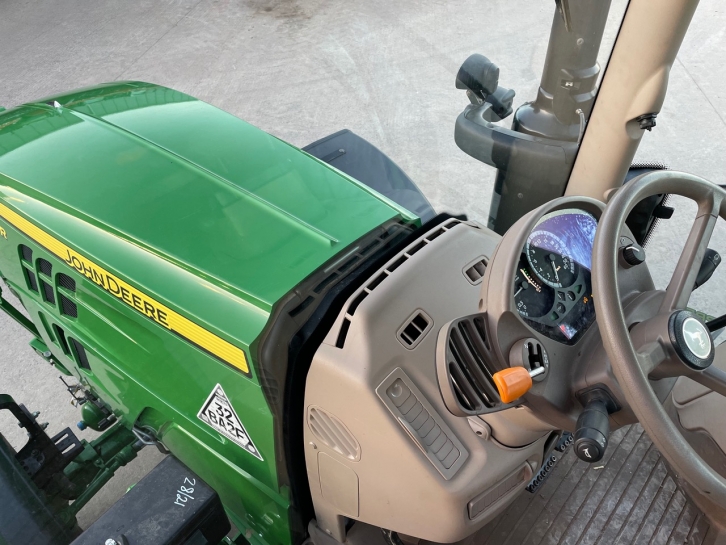 John Deere 6130R