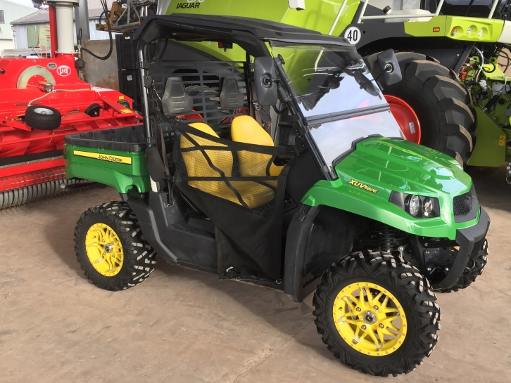John Deere XUV560E Gator