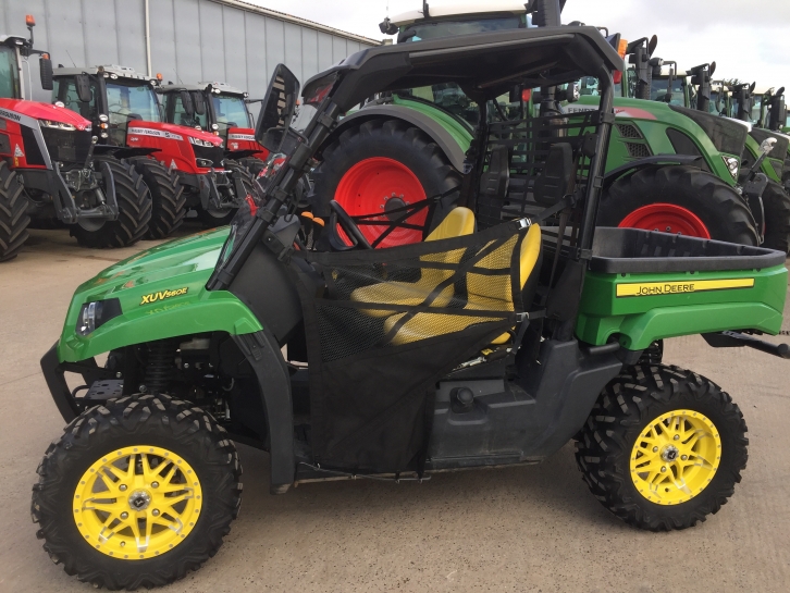 John Deere XUV560E Gator