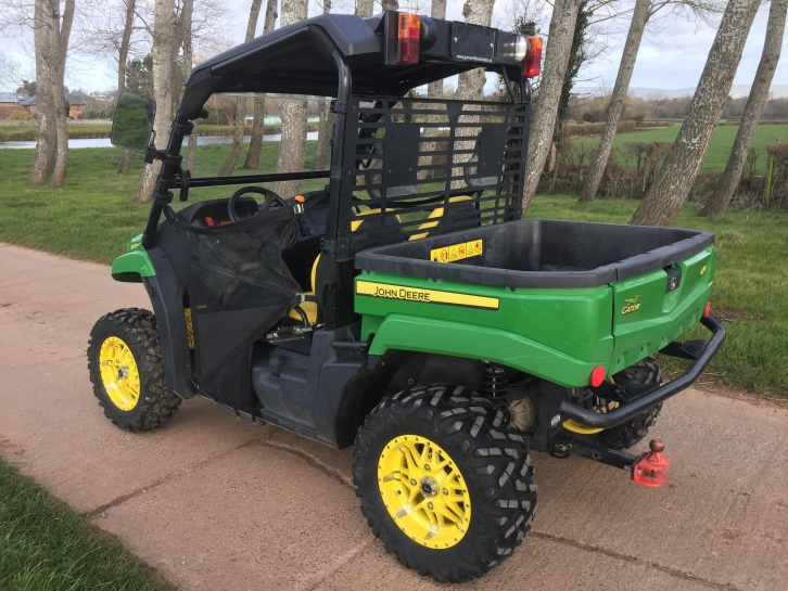 John Deere XUV560E Gator