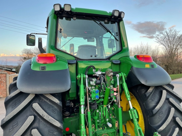 John Deere 6830