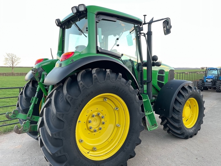 John Deere 6830