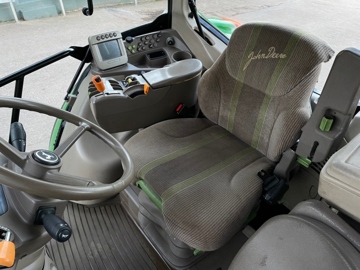 John Deere 6830