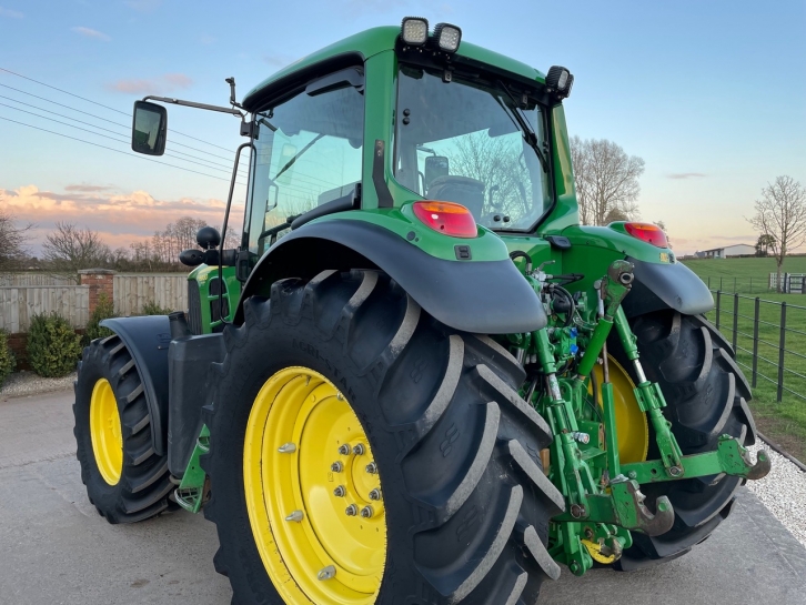John Deere 6830