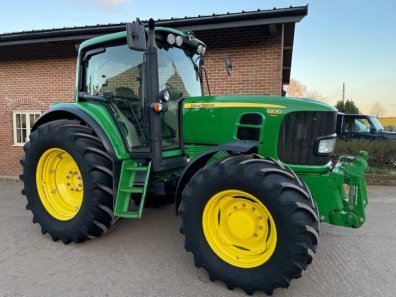 John Deere 6830