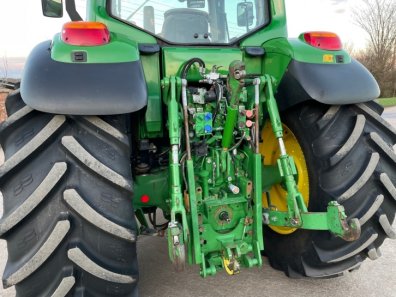 John Deere 6830