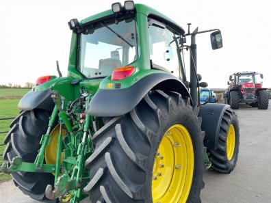 John Deere 6830