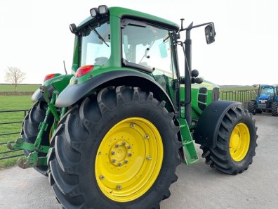 John Deere 6830