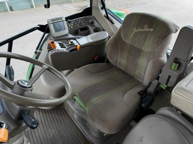 John Deere 6830