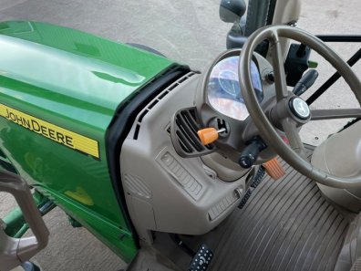 John Deere 6830