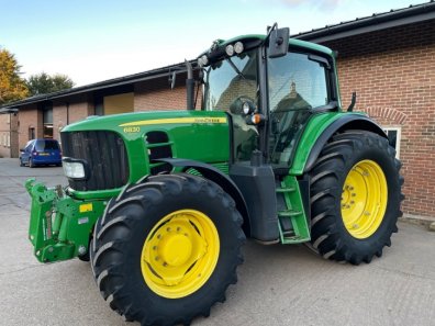John Deere 6830