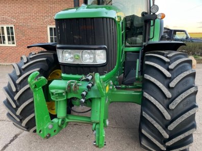 John Deere 6830