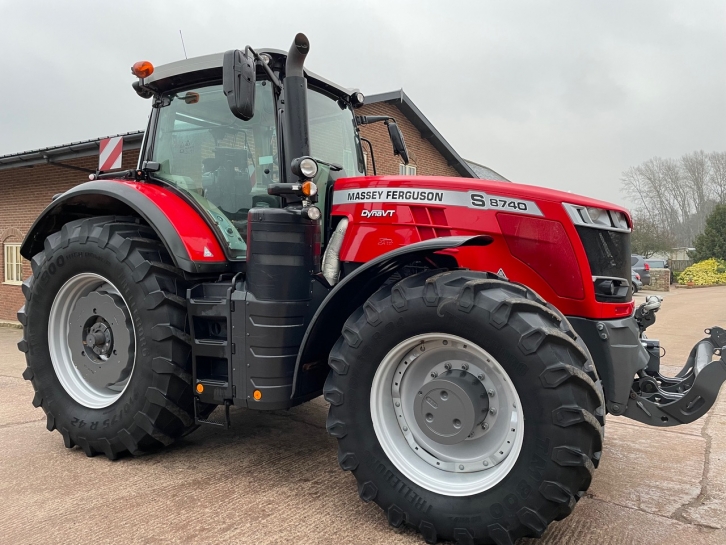 Massey Ferguson 8740S