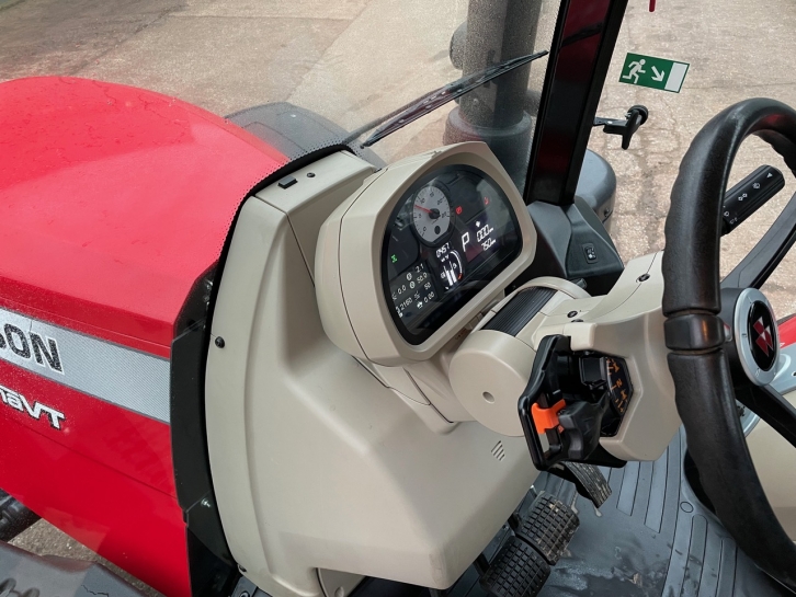 Massey Ferguson 8740S