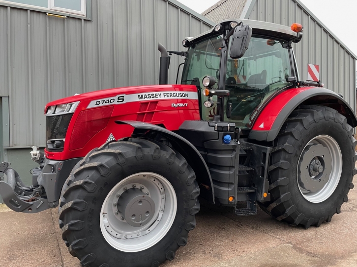 Massey Ferguson 8740S