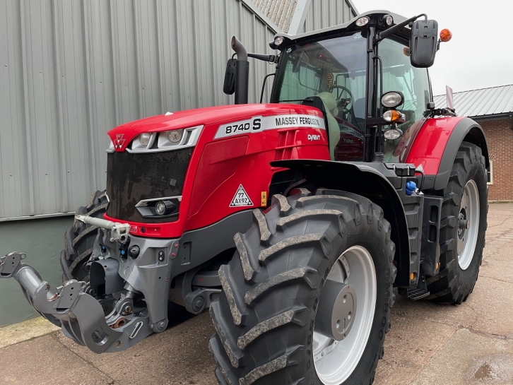 Massey Ferguson 8740S