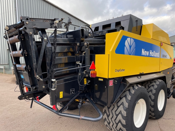 New Holland BB940A baler