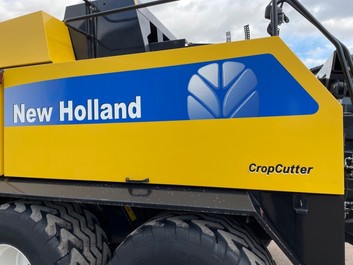 New Holland BB940A baler