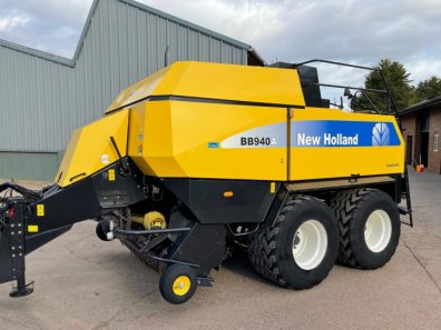 New Holland BB940A baler