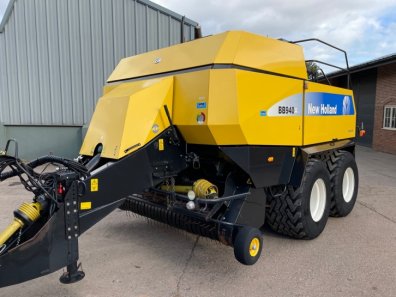 New Holland BB940A baler