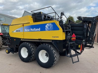New Holland BB940A baler