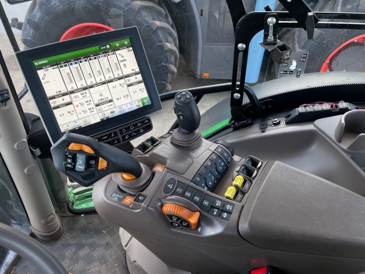 John Deere 6215R Ultimate Edition
