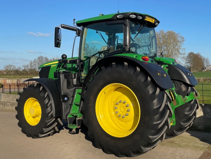 John Deere 6215R Ultimate Edition