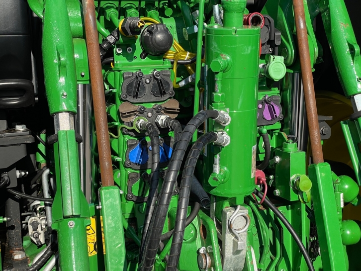 John Deere 6195R Ultimate Edition